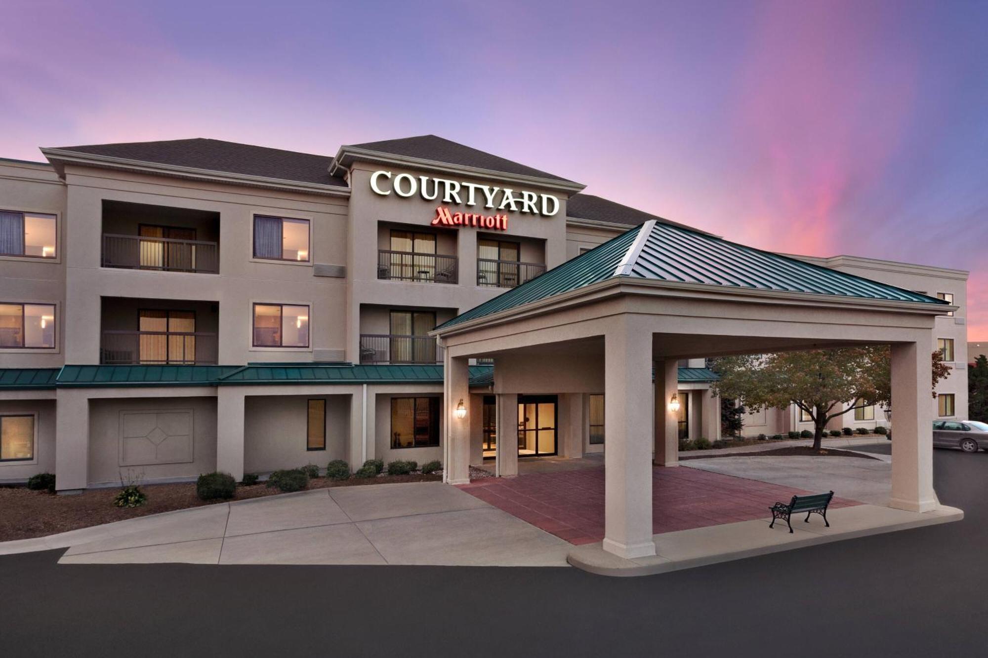 Courtyard By Marriott Topeka Exterior foto
